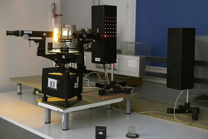 stanowisko laboratoryjne do spektrometrii optycznej