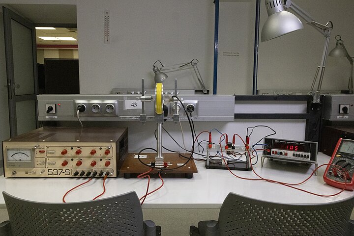 Stanowisko laboratoryjne z halotronem