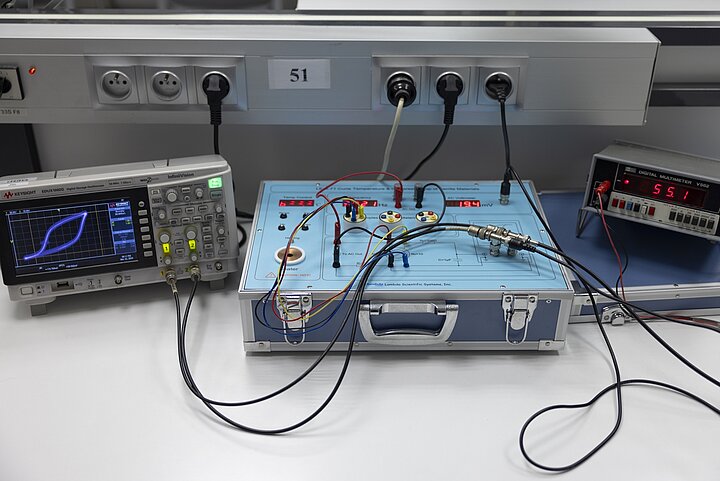 Stanowisko laboratoryjne do obserwacji pętli histerezy